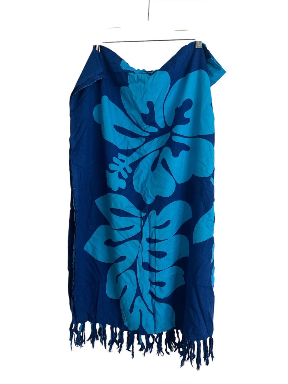 Dark blue on blue with hibiscus and leaves pareo sarong - Picture 4 of 4